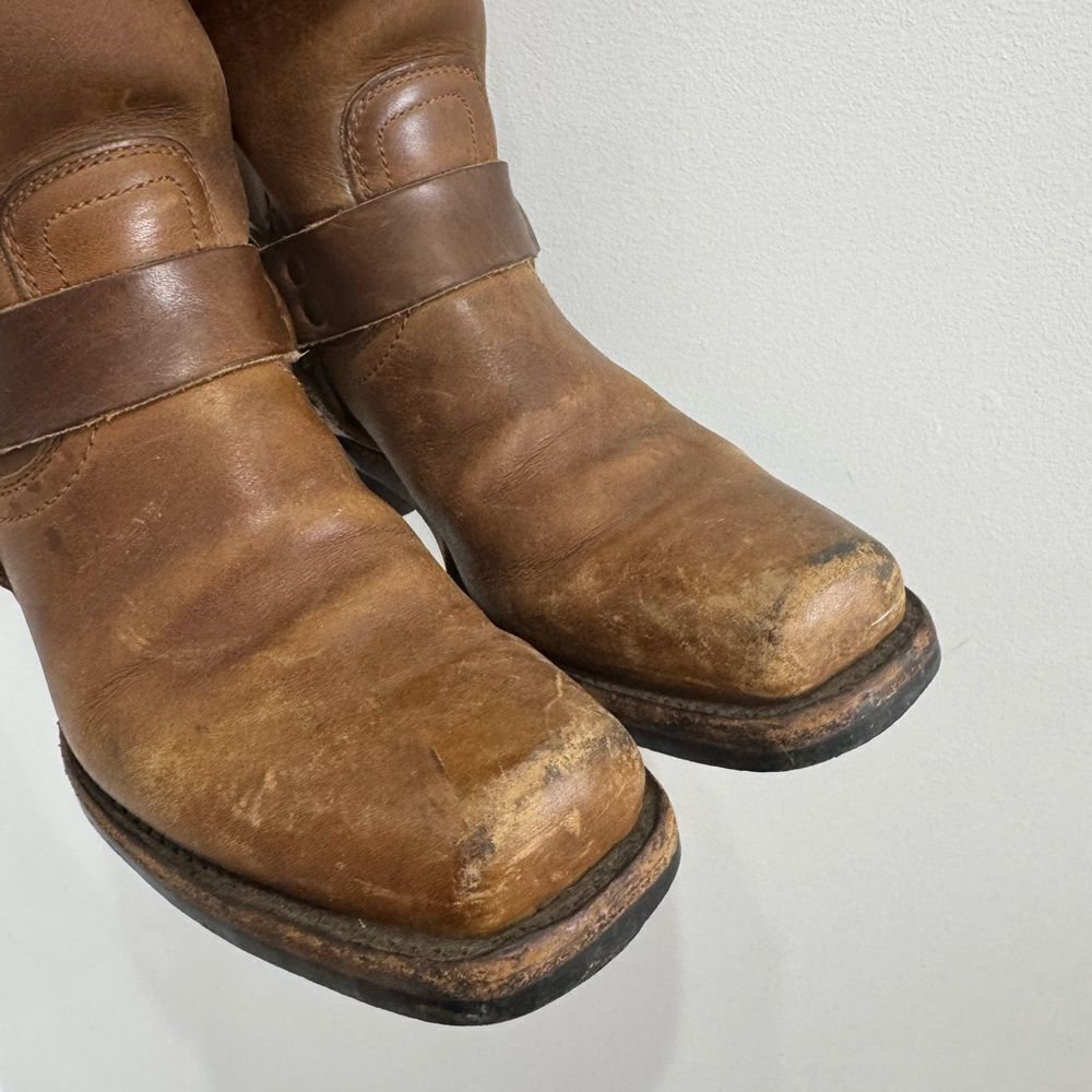 $499 Frye Harness 12R Tan Brown Cavalry Western Cowboy Harness Distressed Boot - Picture 9 of 15